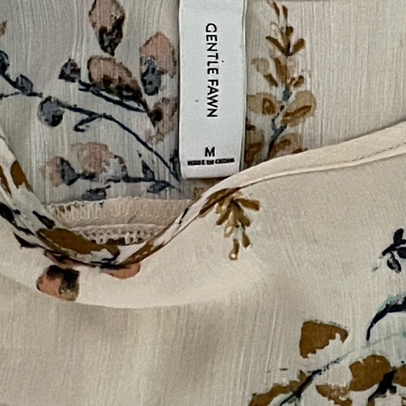 #121,Gentle Fawn flutter sleeve top, size M - Picture 3 of 3